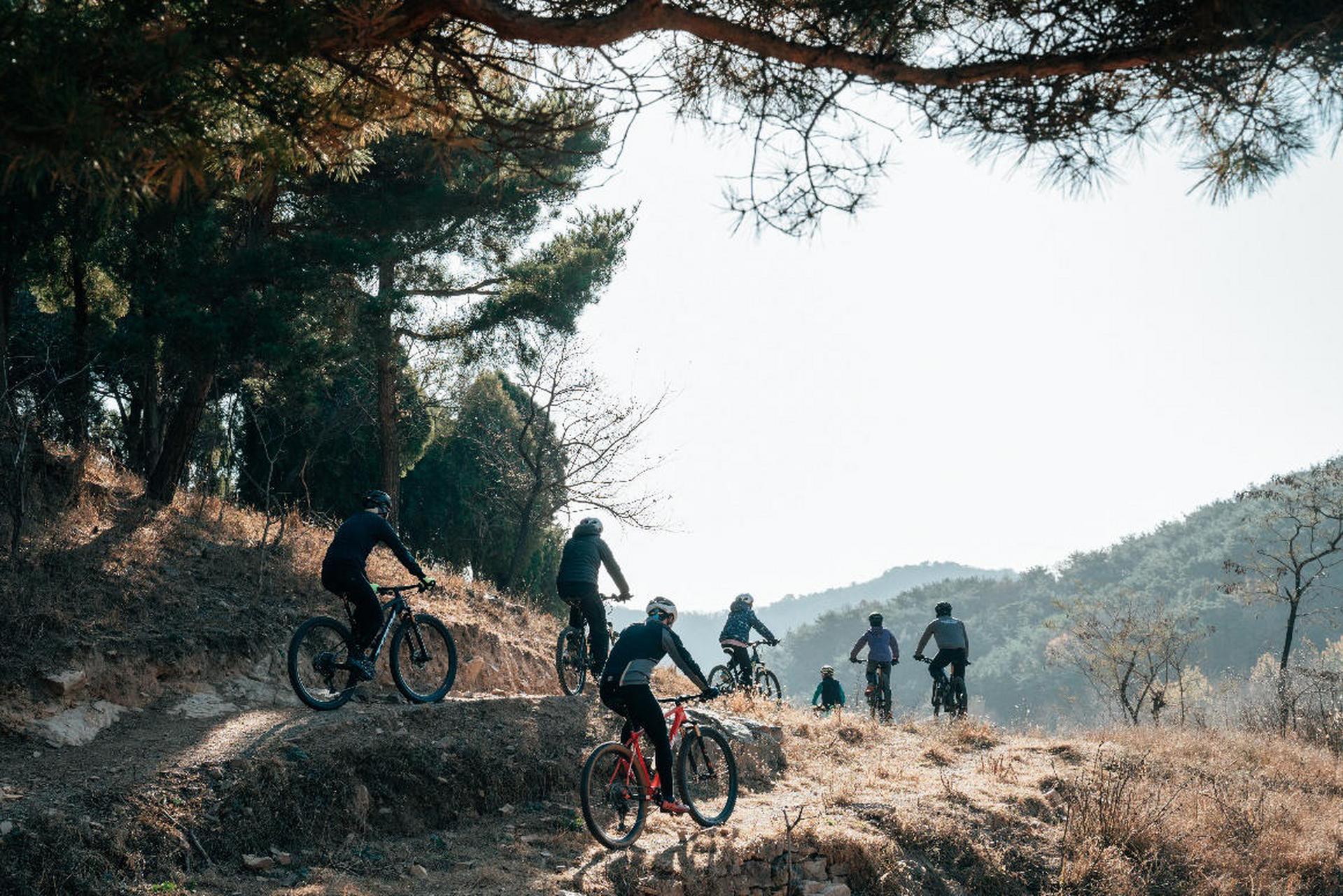甘井子区聘请国内专业团队设计,建成了省内第一条专业山地自行车赛道