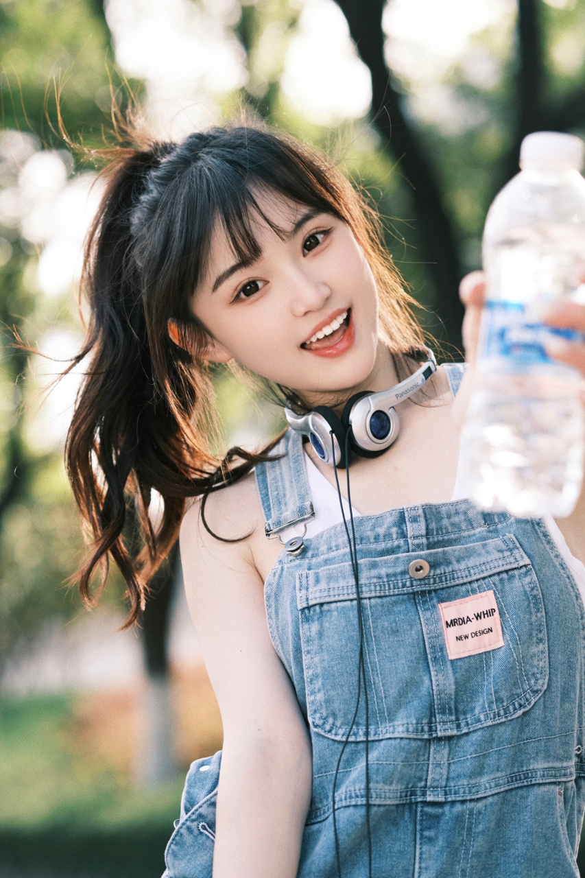 青春活力的马尾辫女孩