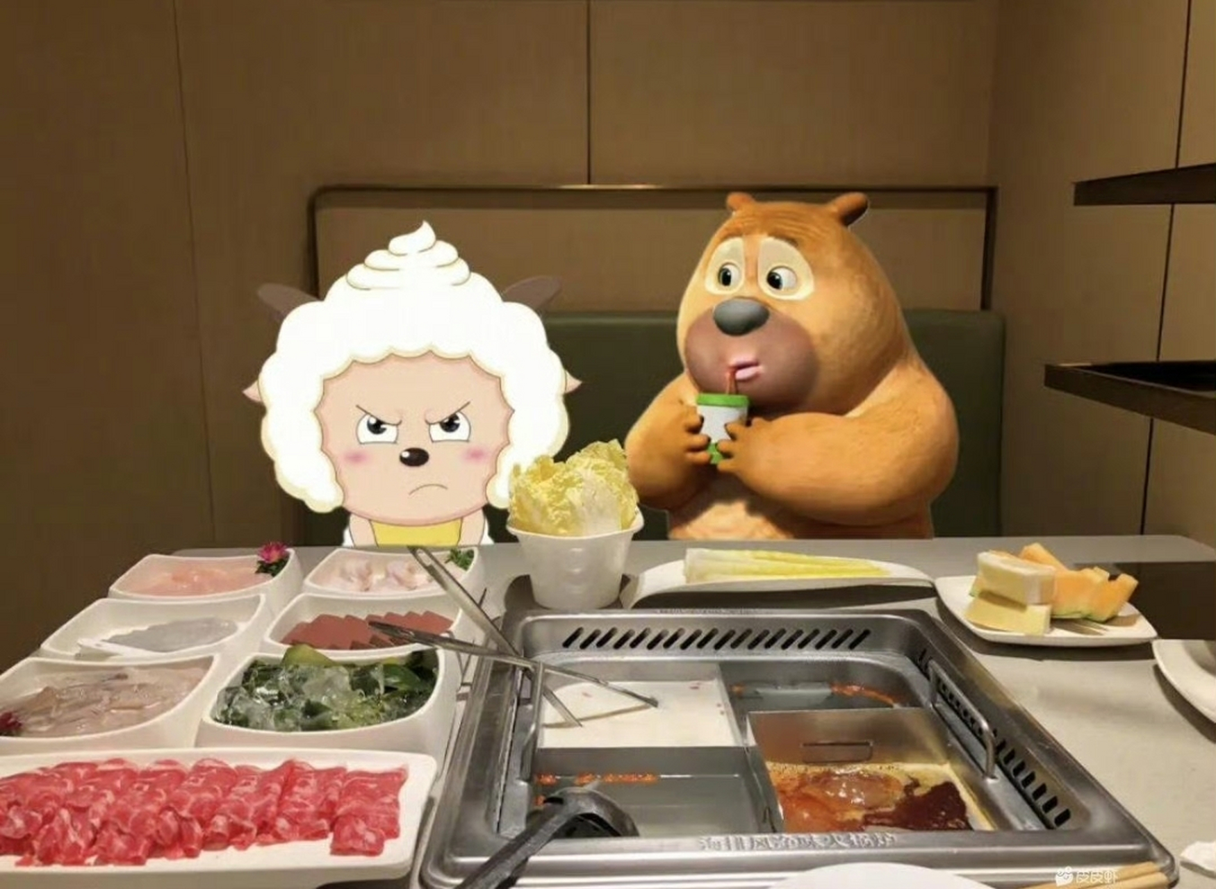 请懒羊羊和熊二吃火锅,为什么懒羊羊不开心呢?