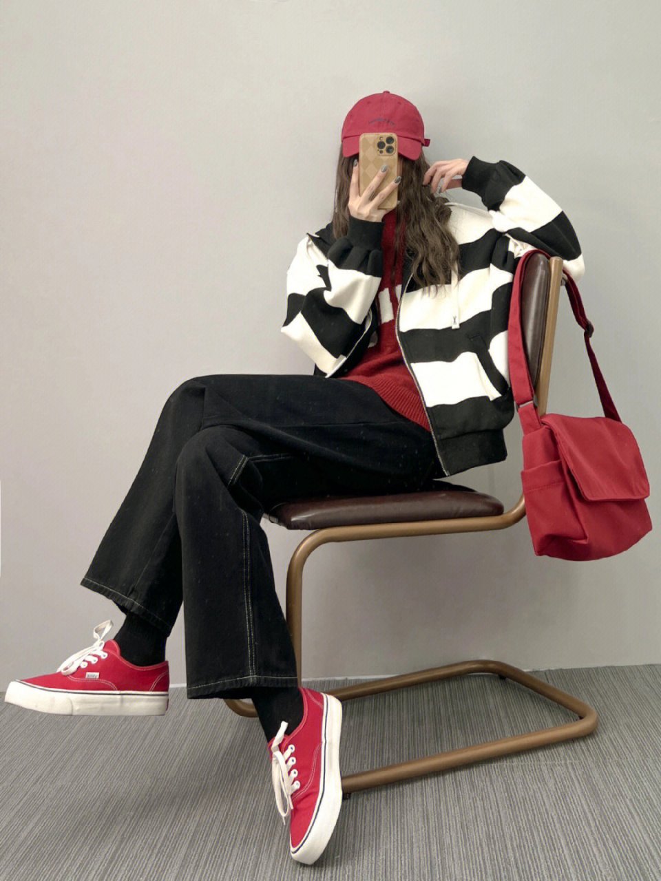 ootd/秋冬穿搭 高级感红白黑配色欧美ins风 红白撞色圆领针织衫 显白