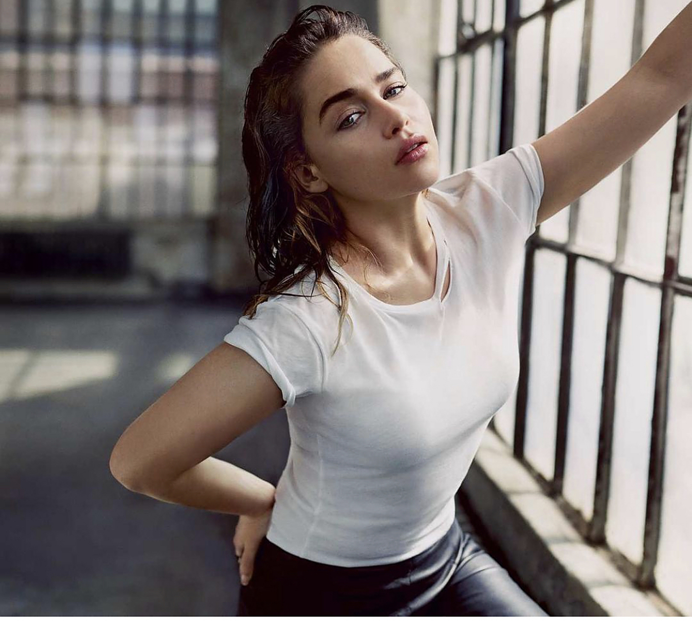 为艺术献身的女明星  艾米莉亚·克拉克(emilia clarke),1986年10月23