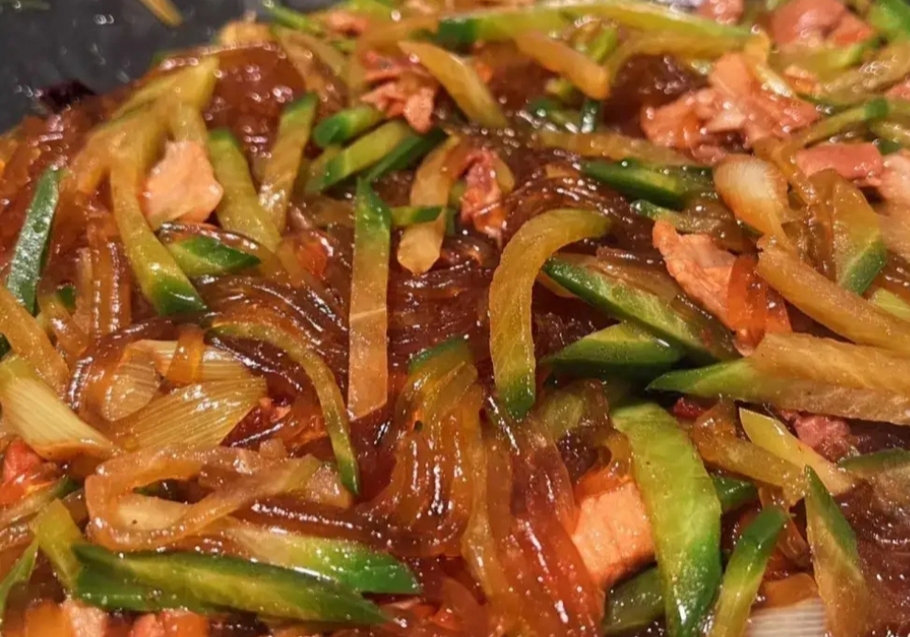 我的美食分享#  萝卜炒粉条  食材:萝卜,粉条,葱姜蒜,花椒,香 