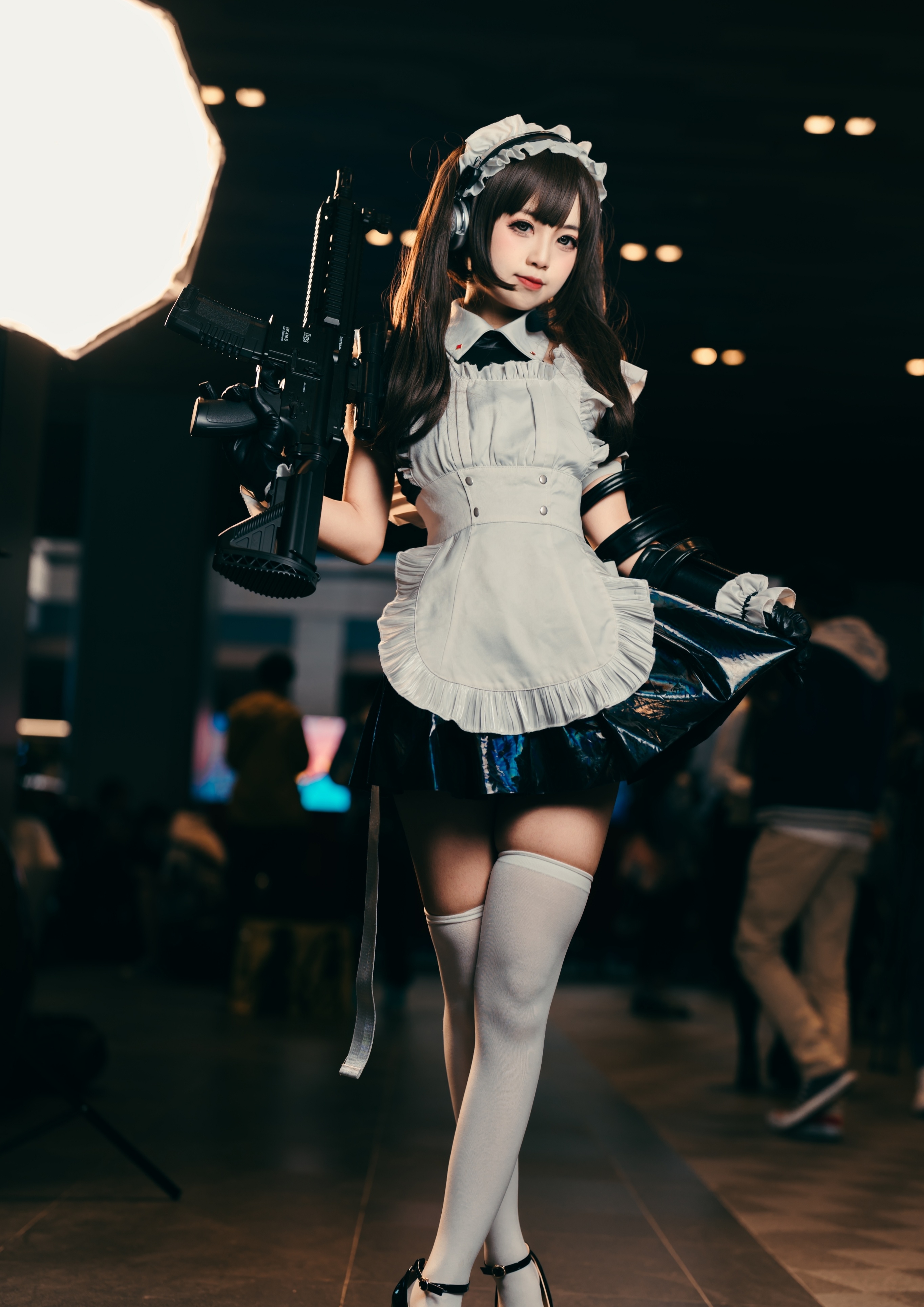 小姐姐cos"白丝"战斗女仆,可甜可御,这样的女仆我也想要