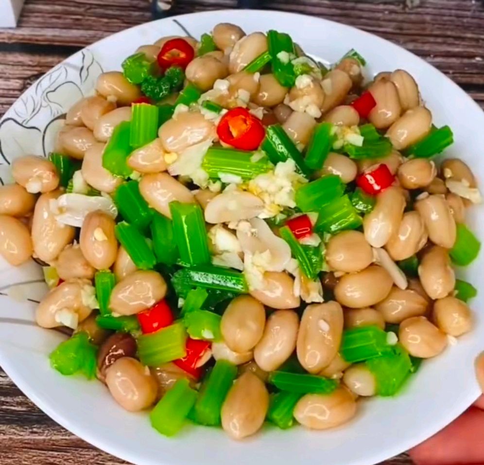 厨师长教你生拌花生米正确做法,这样做清脆爽口,鲜香入味