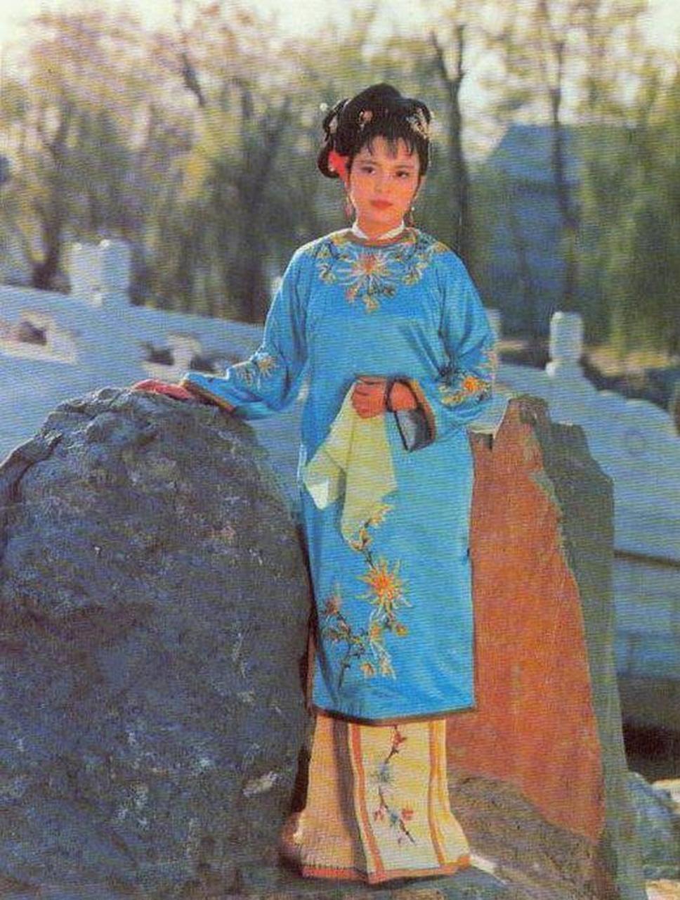 1987年,央视版电视剧《红楼梦》中贾探春扮演者东方闻樱的剧照 67