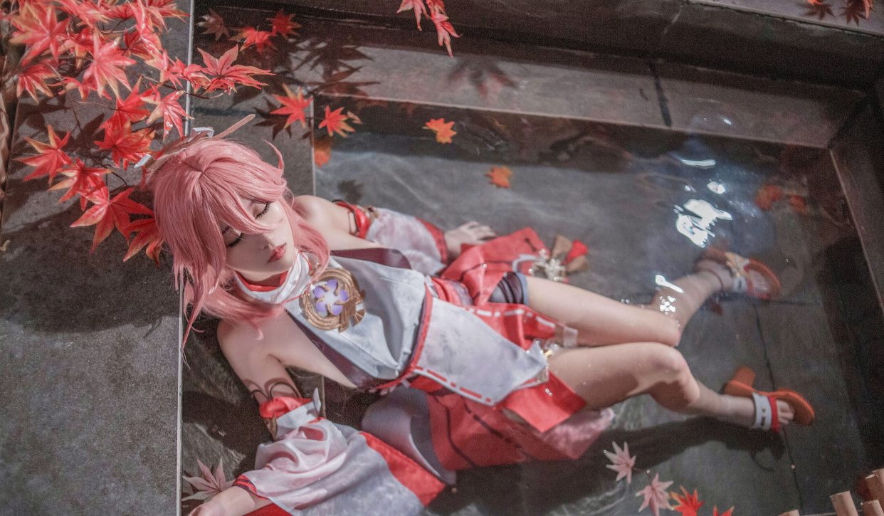 小姐姐在浴池里cos八重神子,看得我心跳加速,有点遭不住啊