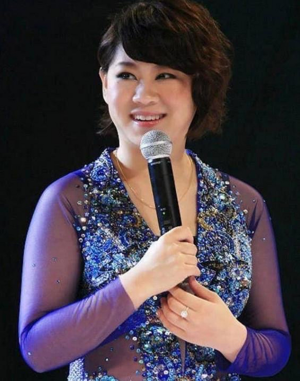 沈春阳近况引热议,减肥20斤后现身公众面前,没想到这么有女人味