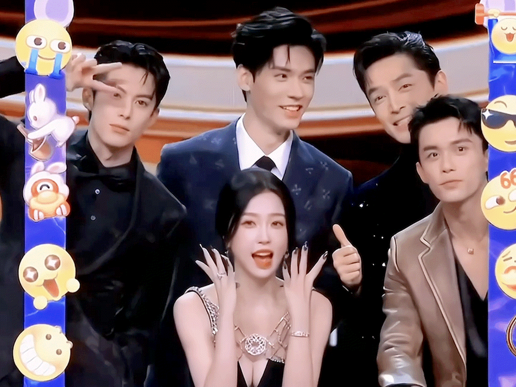 虞书欣,龚俊,王鹤棣,吴磊同台拍照#虞书欣# #龚俊# #吴磊# #王鹤棣