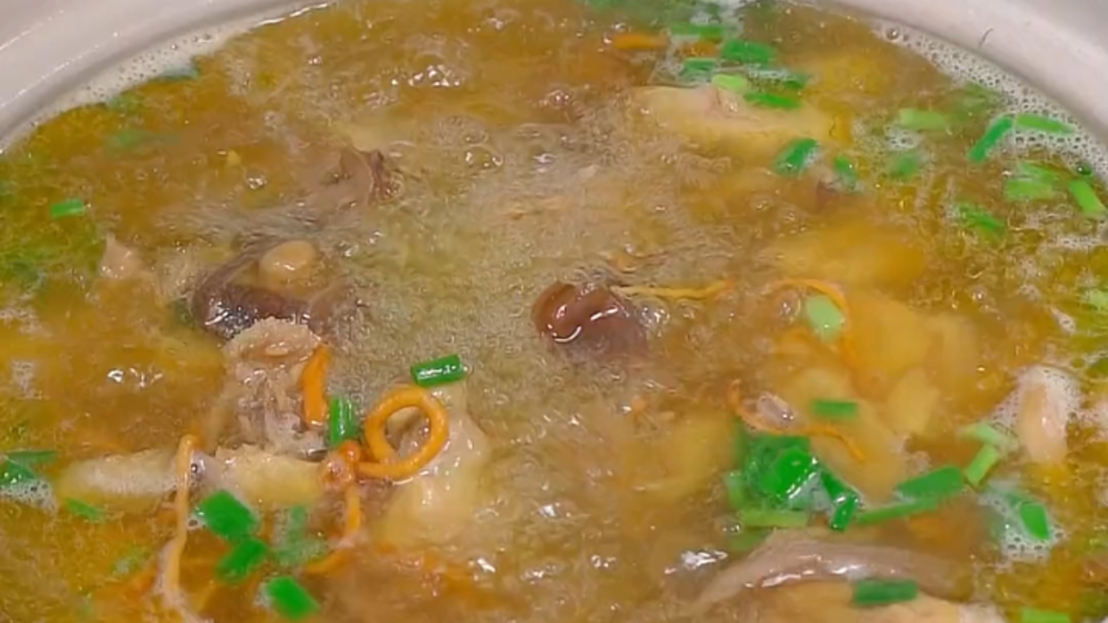 夏天是喝鸡汤最好的时候,一定要多做给家人喝