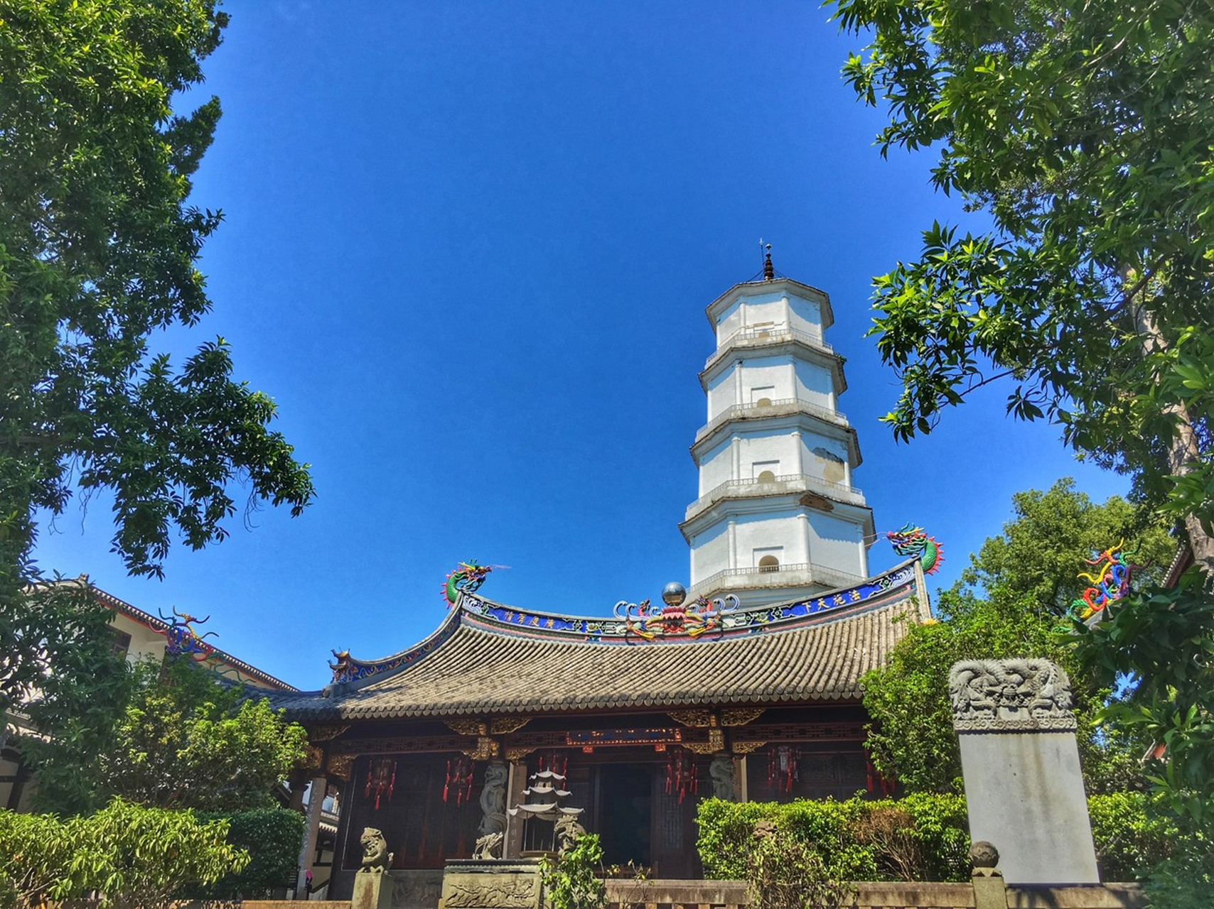 黑白双塔,福州的地标之一.#带你去旅行