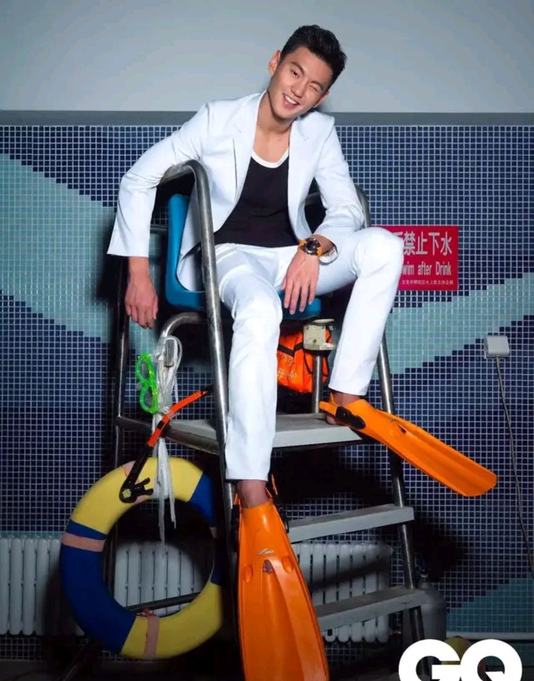 宁泽涛泳池正装写真太帅了