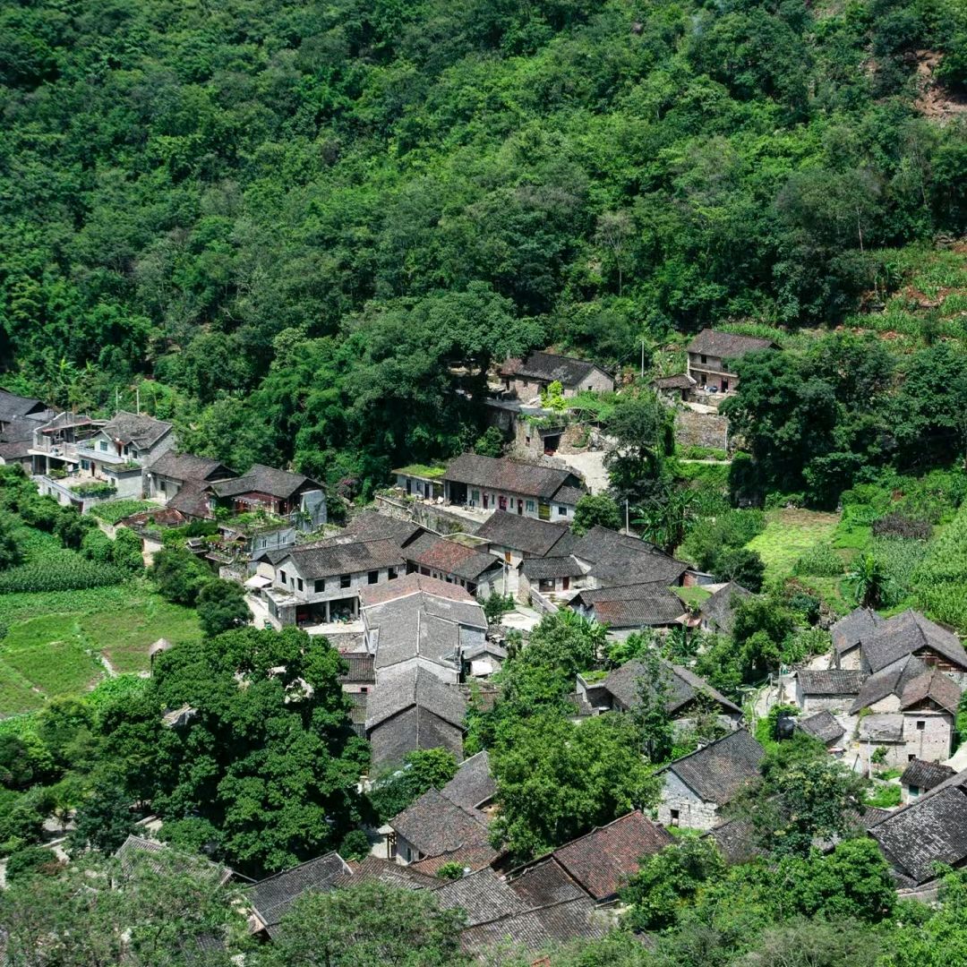 贵州兴义·雨补鲁村:藏在天坑里的神秘村落