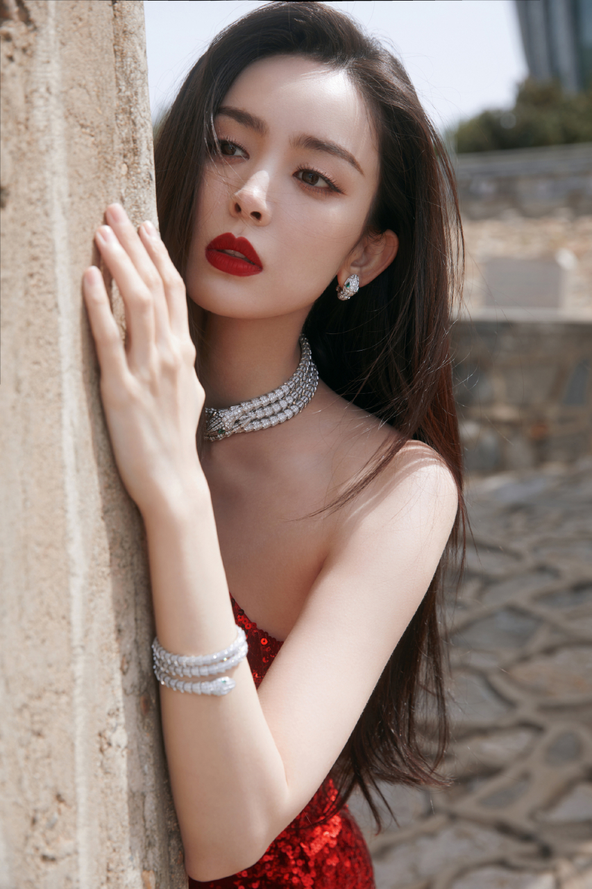 古力娜扎亮片红裙 #古力娜扎