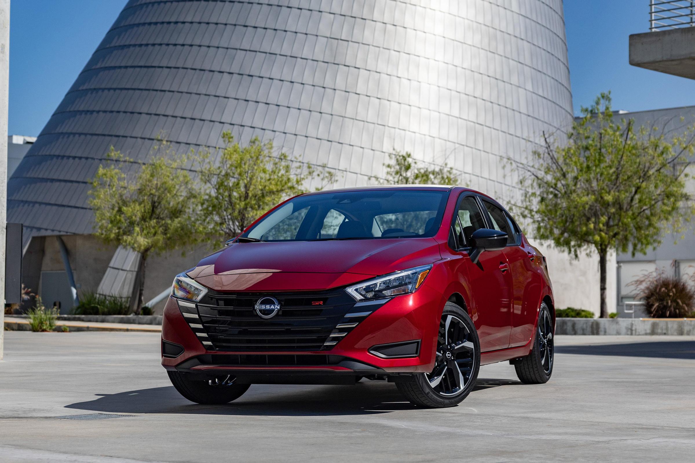 新款日产阳光海外发布!发光中网 溜背造型,配1.6升动力,油耗5升