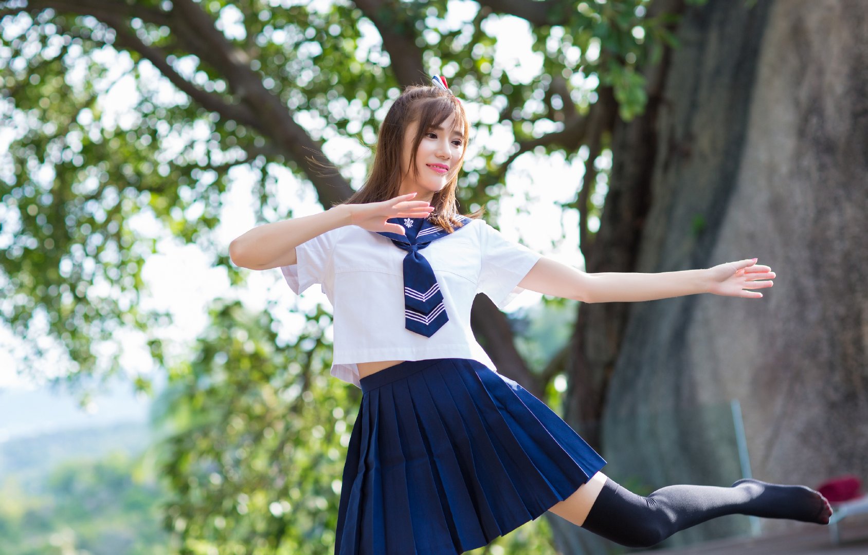 青春气息十足的校服女孩