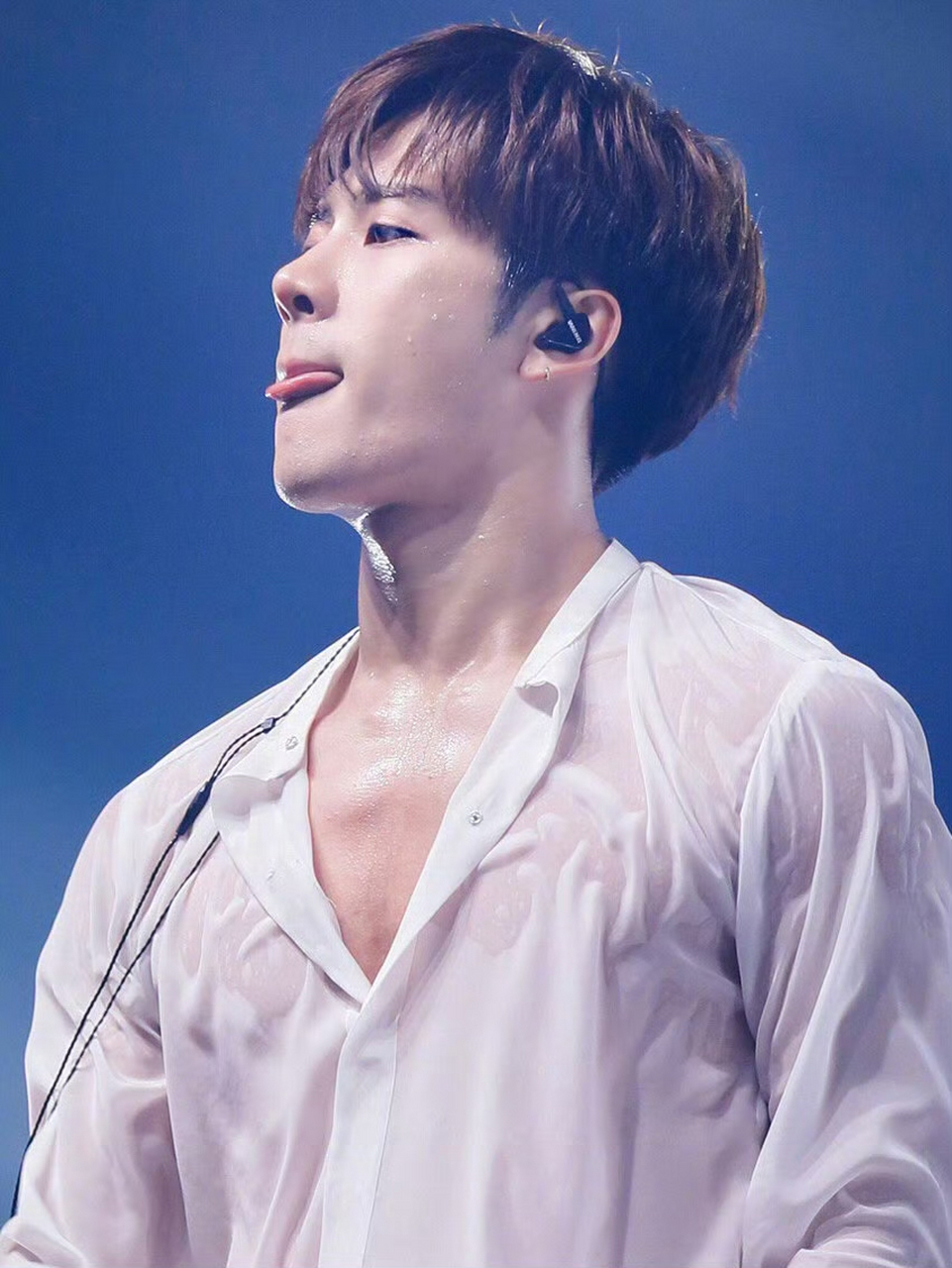 港媒爆王嘉尔疑有恋情,不管,先来一波帅照[打call][打call]#王嘉尔