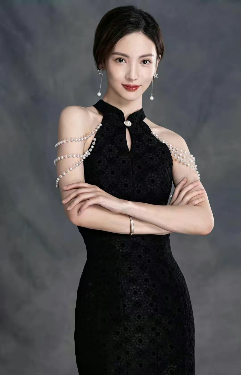 金晨孤注一掷的美真的很绝,黑色旗袍搭珍珠演技炸裂,被她美哭了