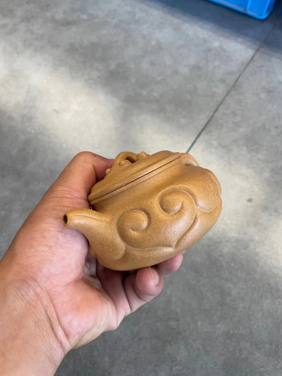 仿古如意,黄金段 仿古如意,黄金段壶钮为如意形桥梁式,平缓舒展合体