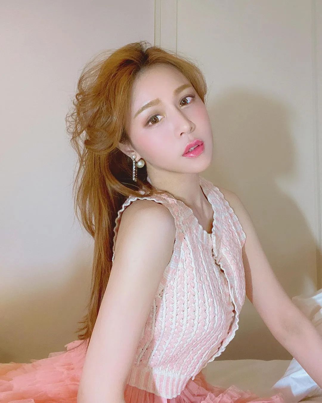 台湾网红lena,风格大胆,热辣活泼,大胆秀身材,不畏世俗目光