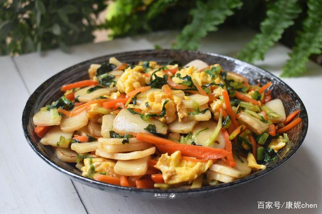 这蔬菜叶不懂吃就亏了,用来炒年糕清香味美,当早餐管饱又提神