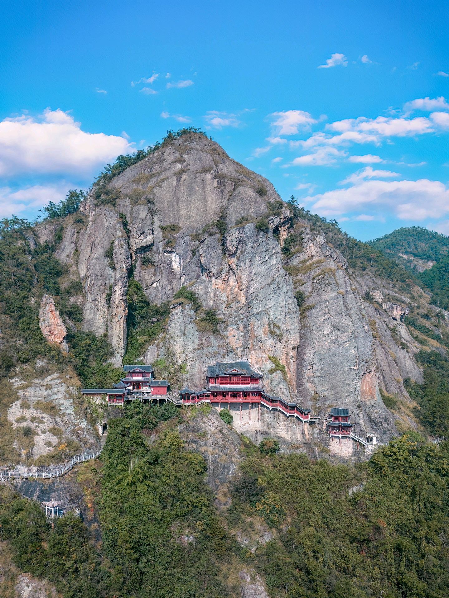 性价比超高!探秘杭州建德大慈岩景区的江南悬空寺