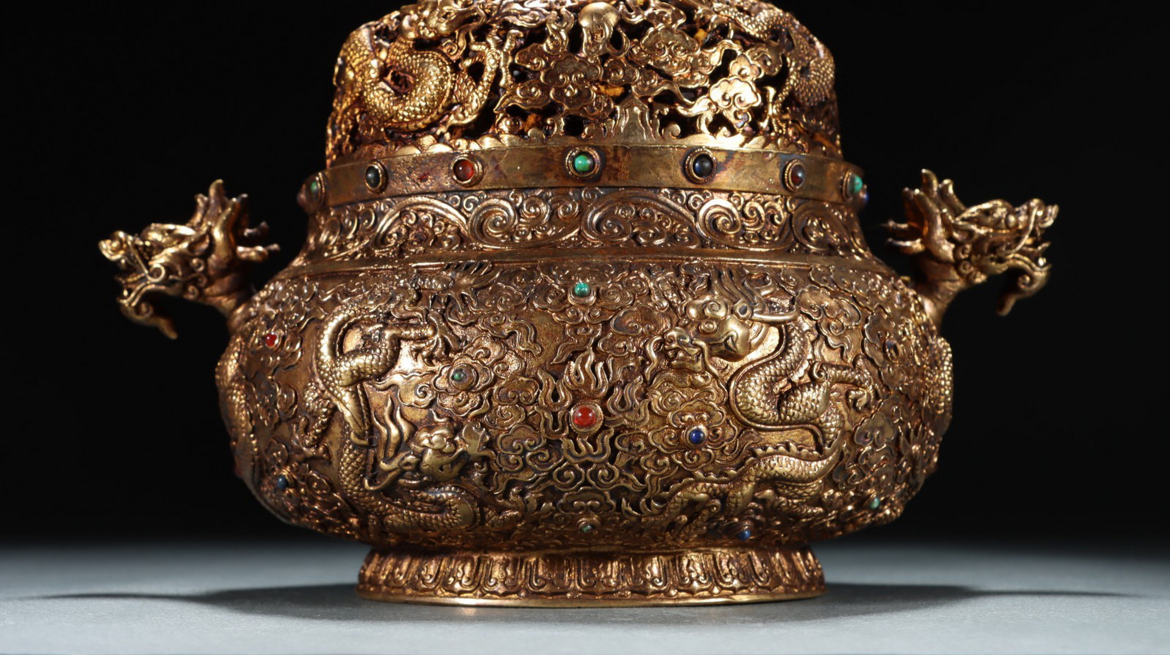 清代铜鎏金满錾龙纹香薰炉 规格:宽22.5㎝高16.5㎝重1841g