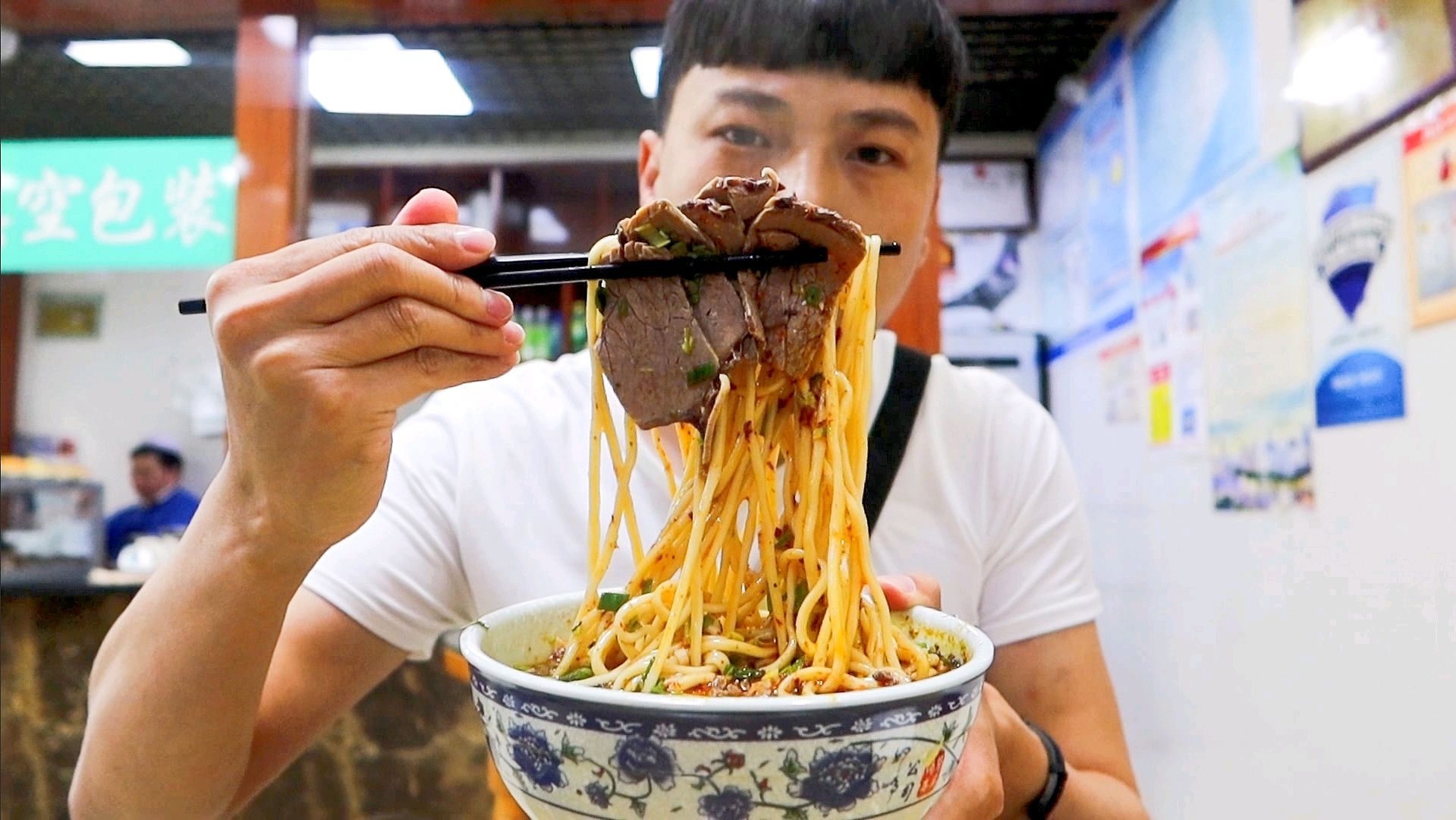 从西安跨越500公里到兰州只为吃一碗正宗的牛肉面,肉蛋双飞太过瘾