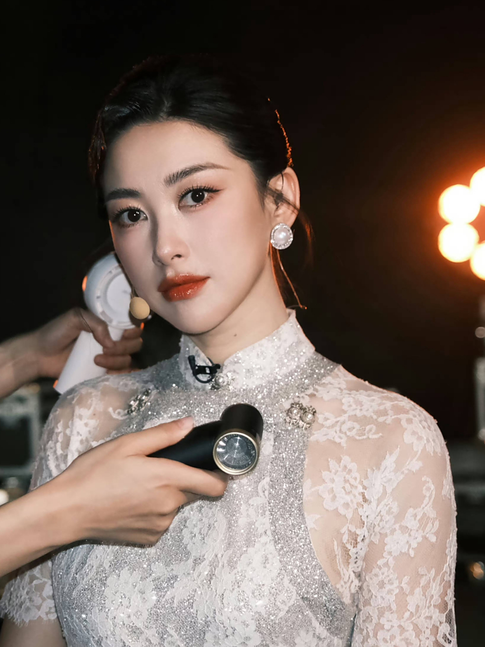 朱珠穿旗袍好美#   《#乘风2023# 》朱珠《入画江南》舞台穿旗袍真的