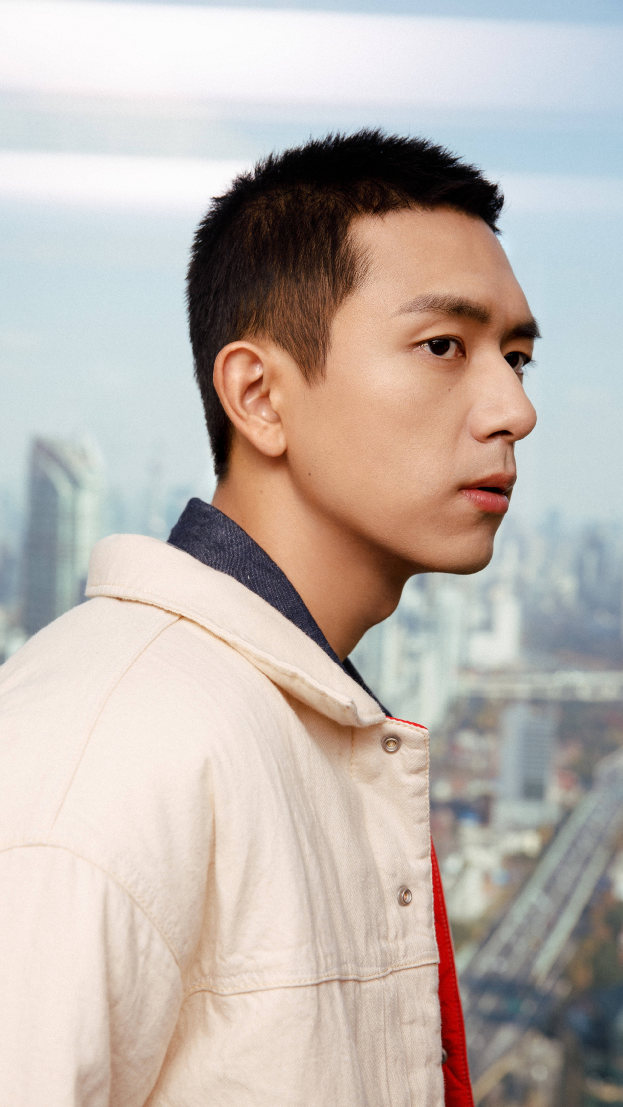 演员李现,帅气西装与衬衫造型来了,挺拔帅气的写真照更新