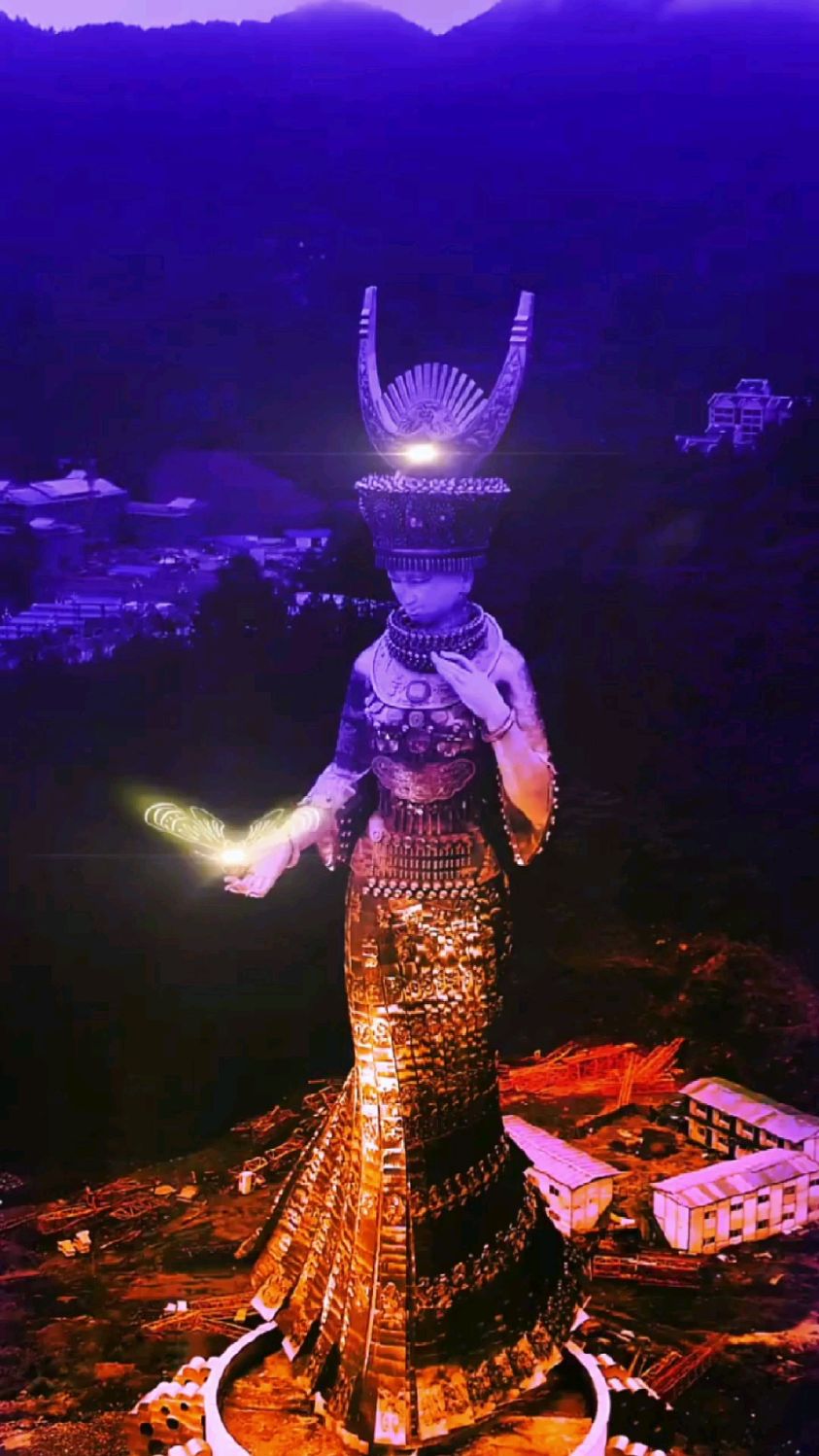 苗族最美女神仰阿莎,高88米,据说看到她的微笑的人都会爱情甜蜜,你