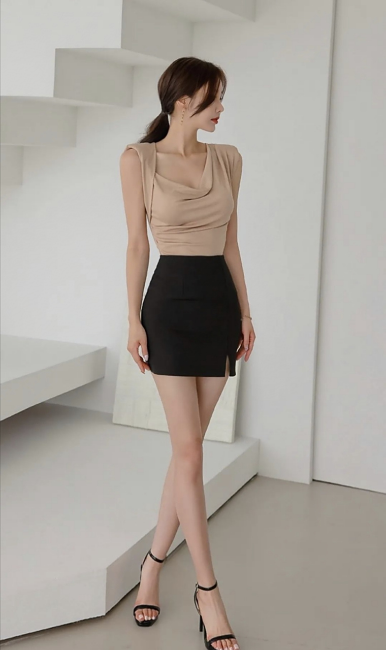 孙允珠,性感低胸上衣搭配黑色包臀裙,妩媚动人#仲夏消暑这样穿# #时尚