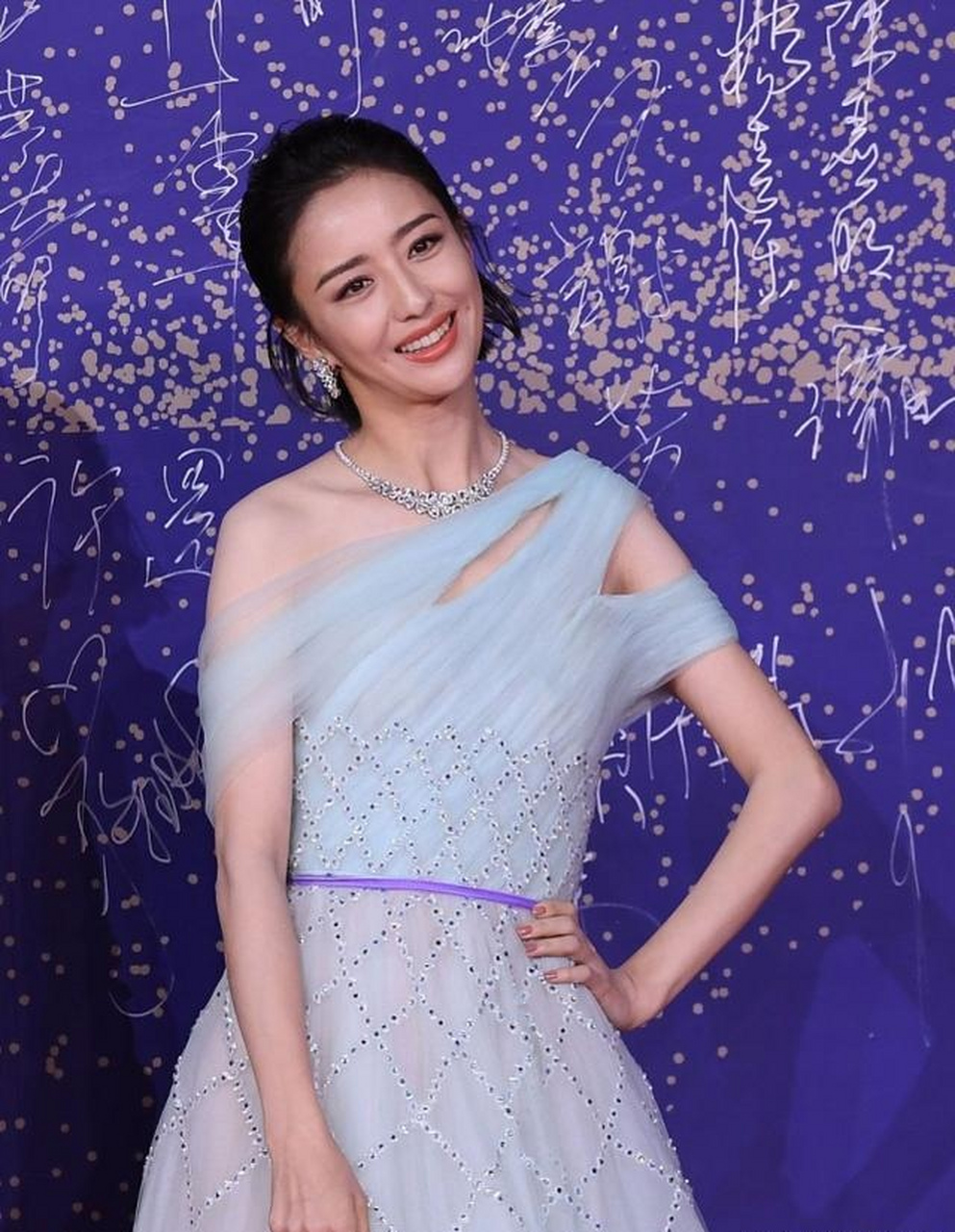 佟丽娅蓝色礼服