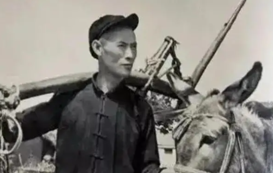 王国藩:曾经连续担任三届中央委员,78年被免职,回去农村做农民