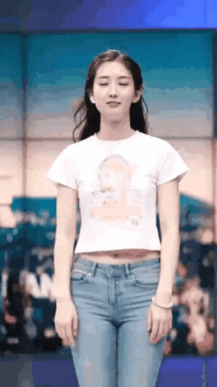 南京广播电台女主持人晨曦,做节目的时候成熟稳重,跳起来又活泼可爱