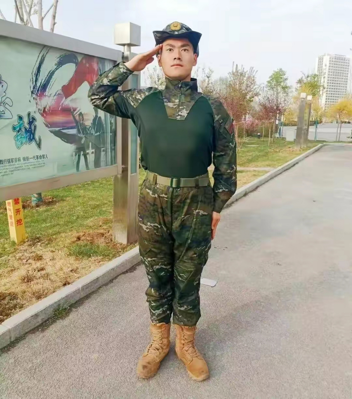 武警衣服图片