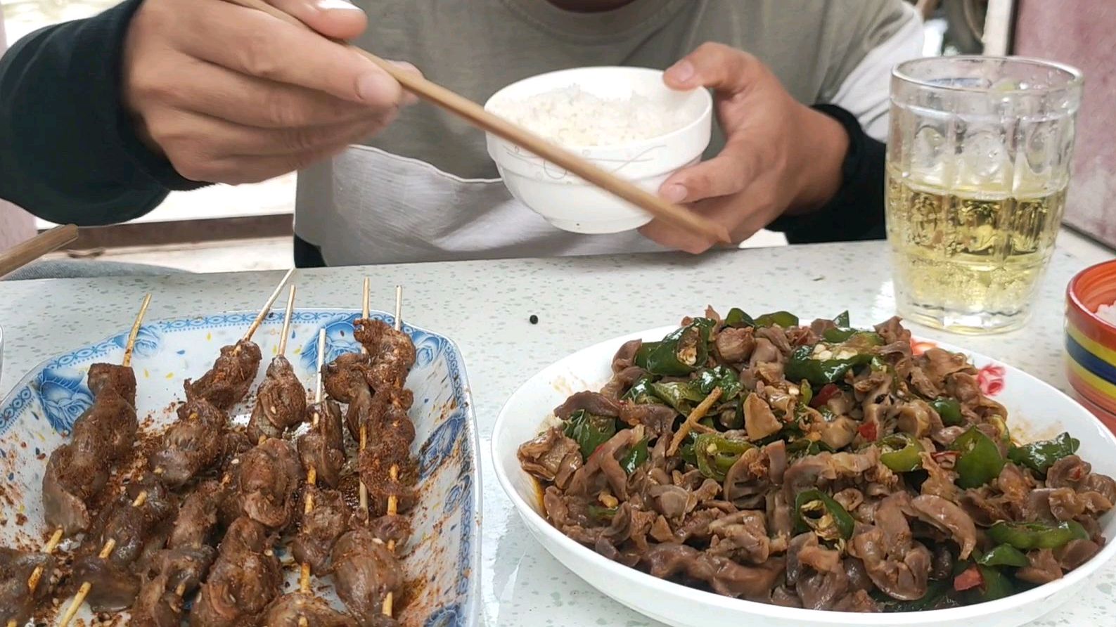 4斤鸡胗一半二荆条炒鸡胗,一半油炸鸡胗,每一口都弹牙爽脆,够味