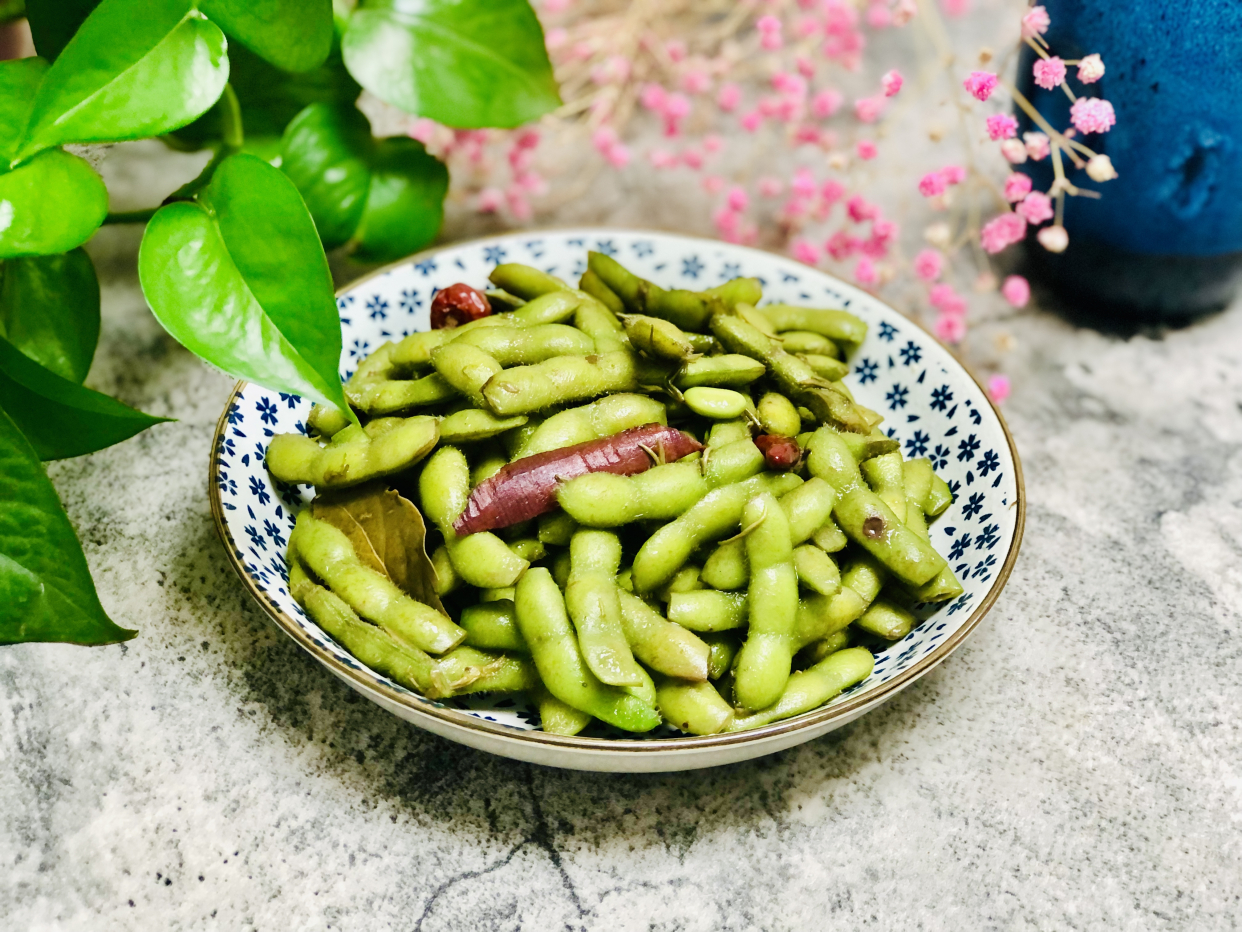 烧烤店师傅透漏:煮毛豆多加一步,颜色翠绿还入味儿,想不香都难