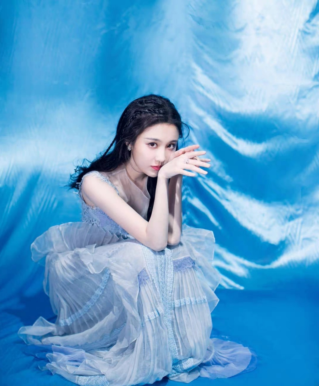 张慧雯# 身穿蓝色长裙,温婉柔美,优雅灵气,性感迷人