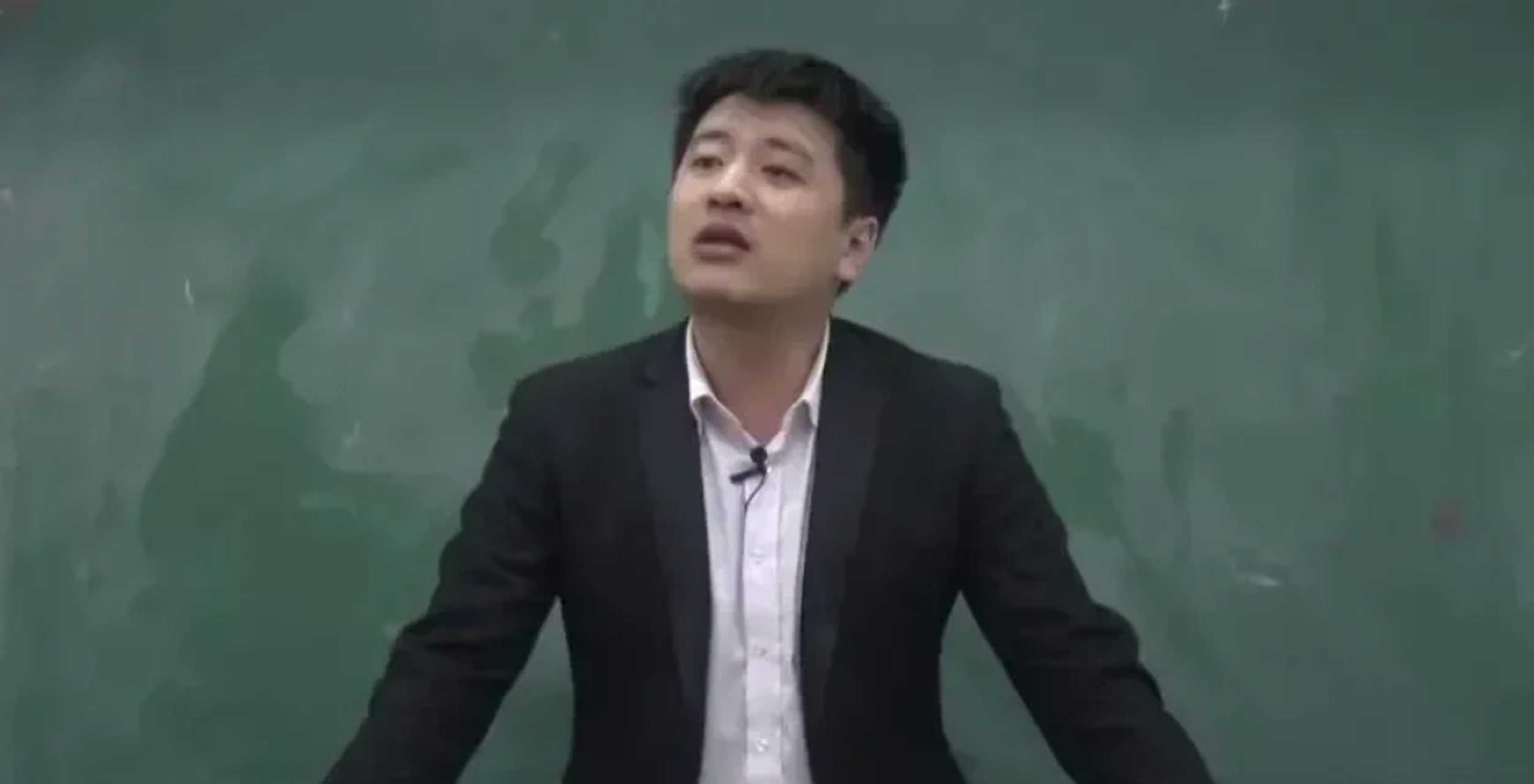 张雪峰沉默了一会说:"孩子,你先别着急,你回家后让父母把你上西交