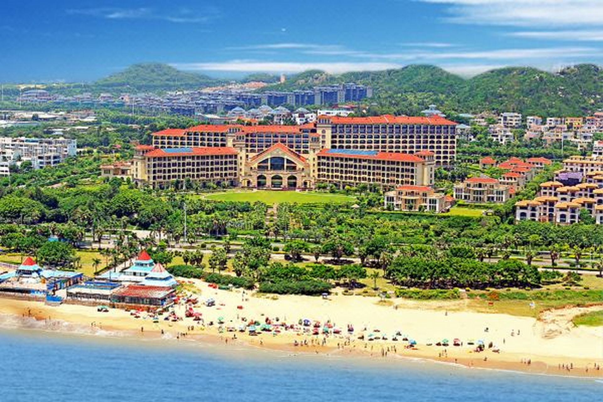 厦门帝元维多利亚大酒店是一家按照白金五星级标准建造,带有浓郁的