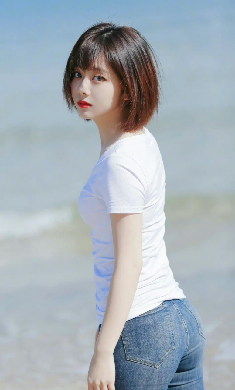 谭松韵# 海边随拍 好有夏天的味道