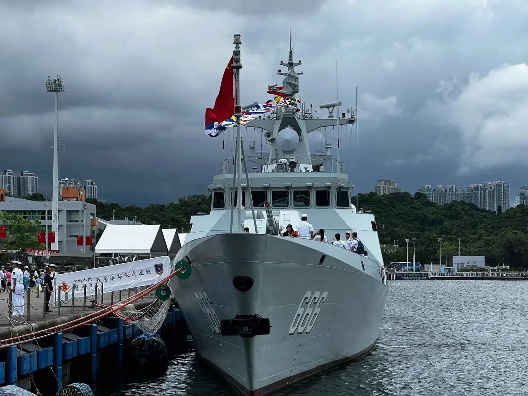 中国9899海军666宿迁舰庆祝香港回归 056a型轻型护卫舰 该舰于7月