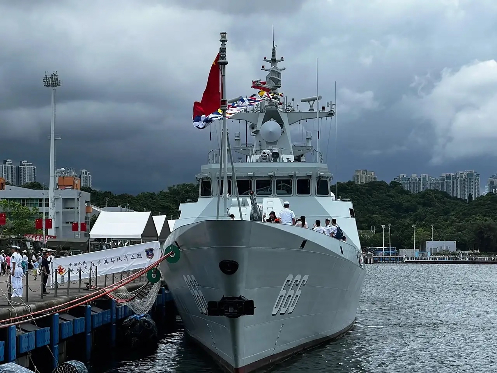 中国9899海军666宿迁舰庆祝香港回归 056a型轻型护卫舰 该舰于7月