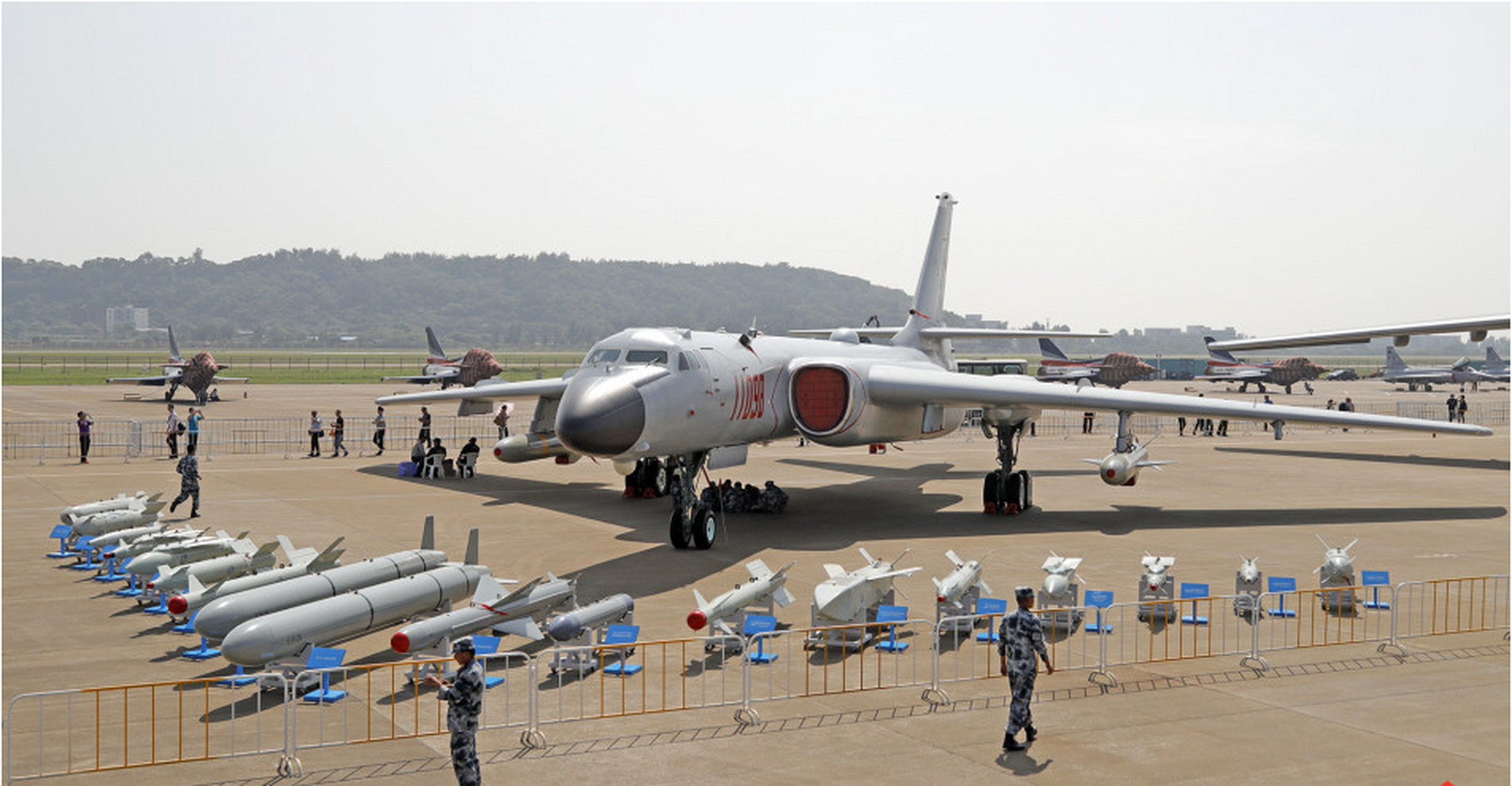 "而俄罗斯却多次拒绝卖图-160m给中国,甚至还和美国联手阻止乌克兰卖