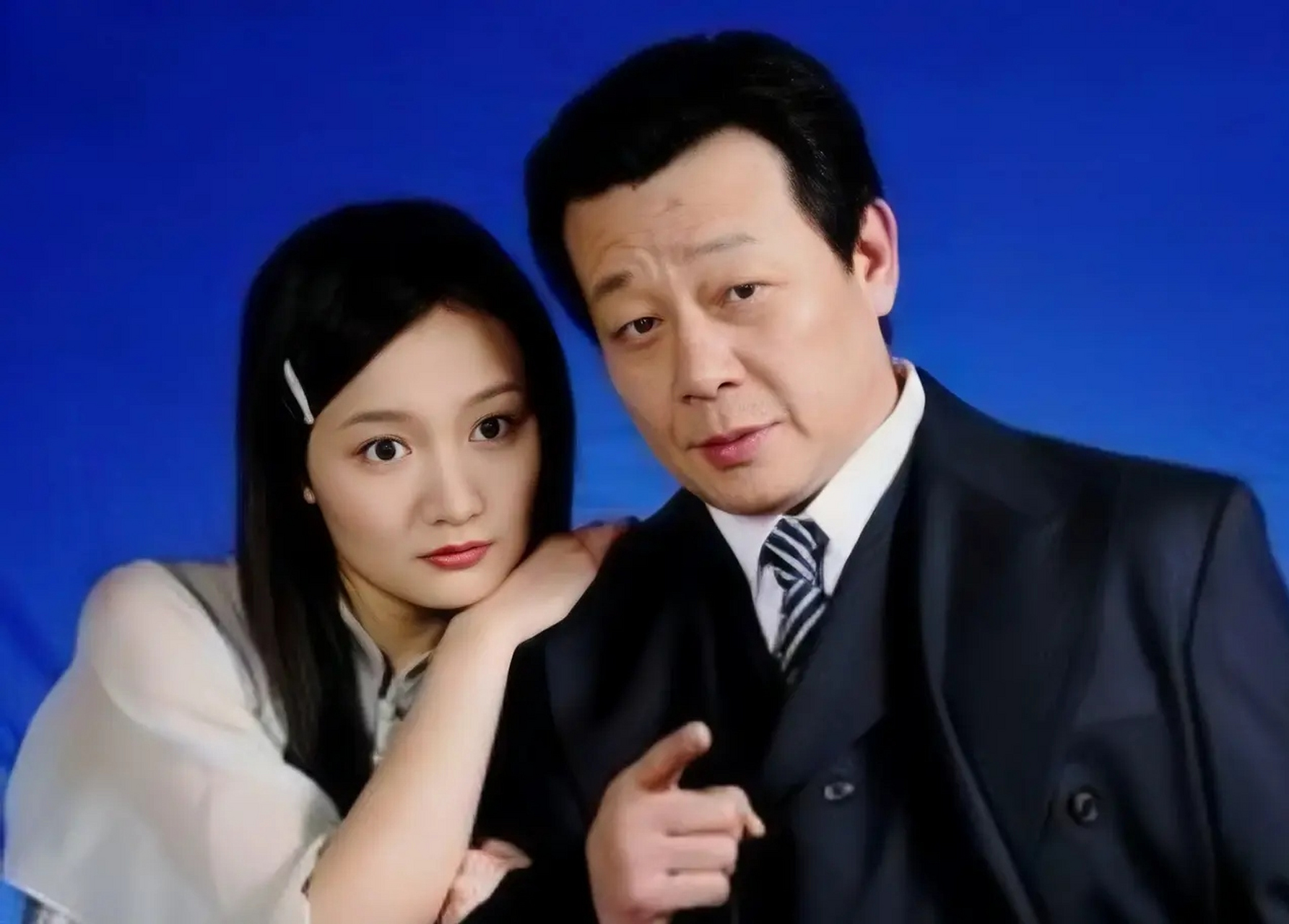 台湾著名演员寇世勋的人生故事堪称传奇,他不仅拥有两个妻子,还有有