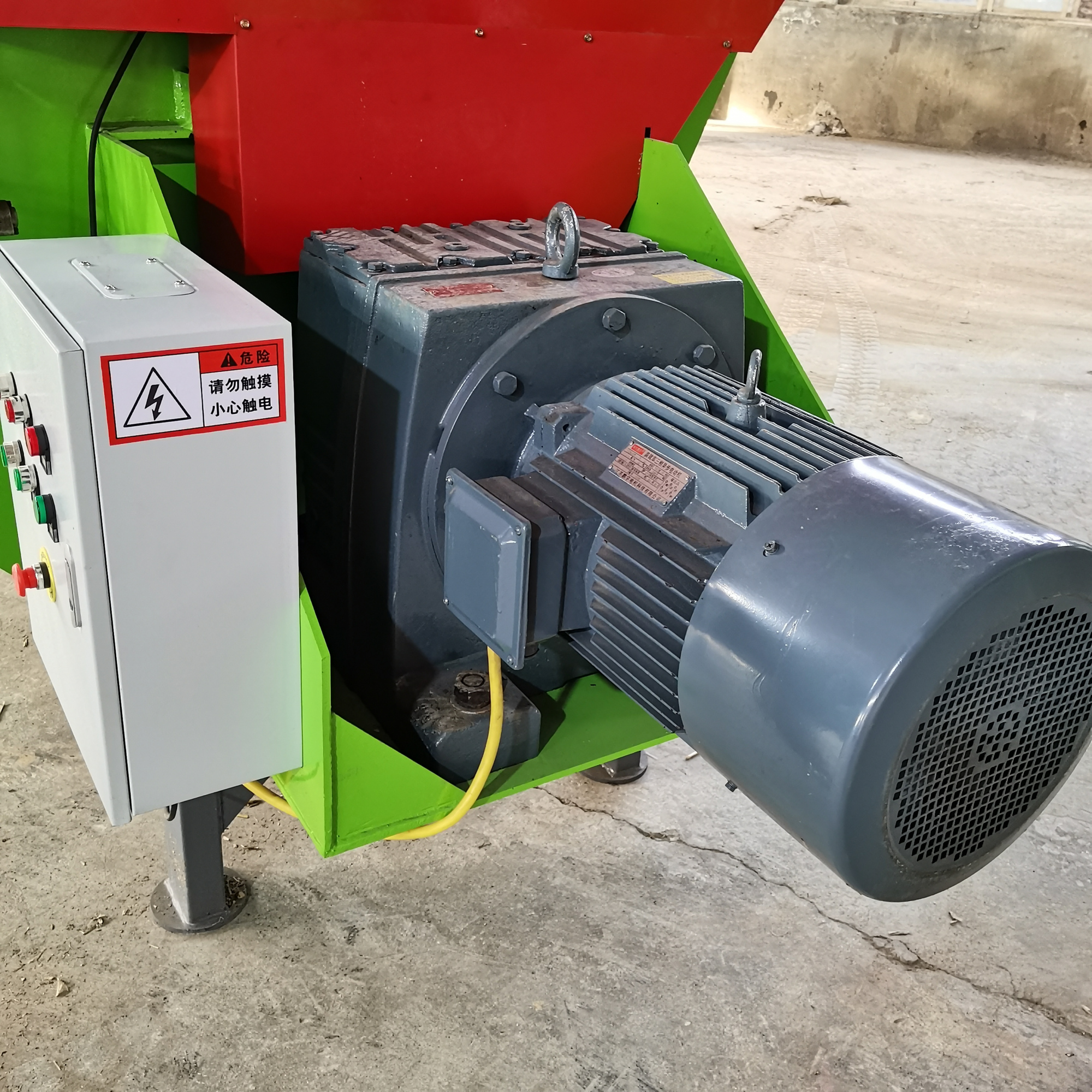 牛羊用5立方饲料搅拌机厂a沙湾牛羊用饲料搅拌机厂饲料搅拌机厂家