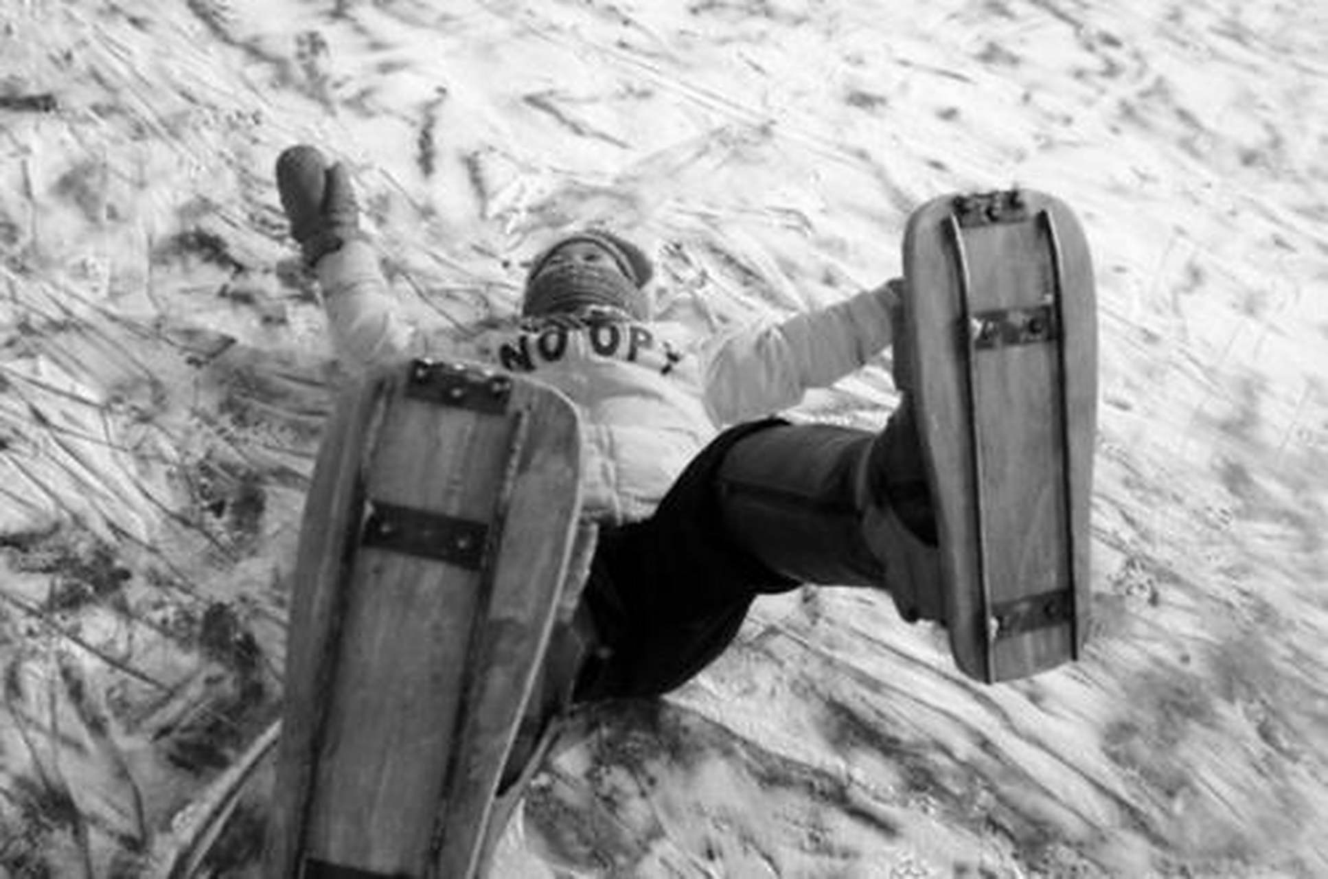 东北古老的"冰刀"——脚滑子 记得小时候一到冬天就和小伙伴们结伴