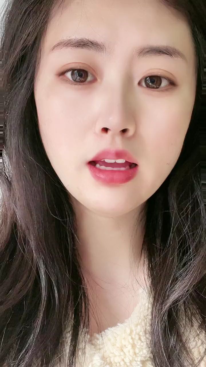 这娘们儿不像好人呐!