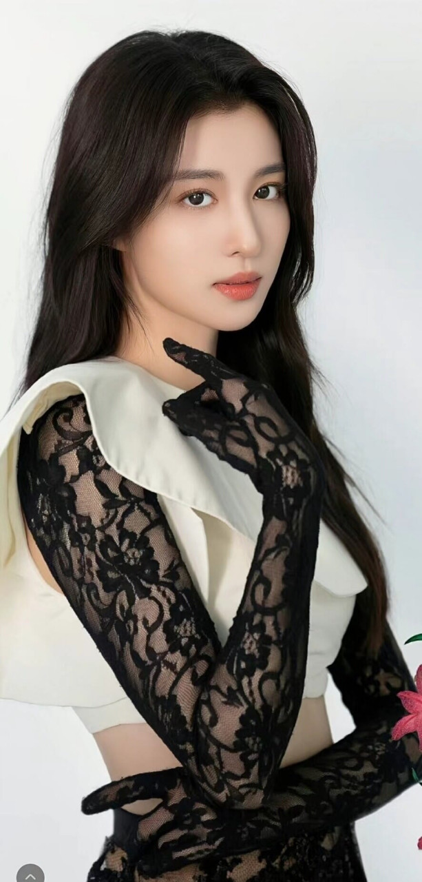 王楚然不仅长相出众,还是个不折不扣的才女.