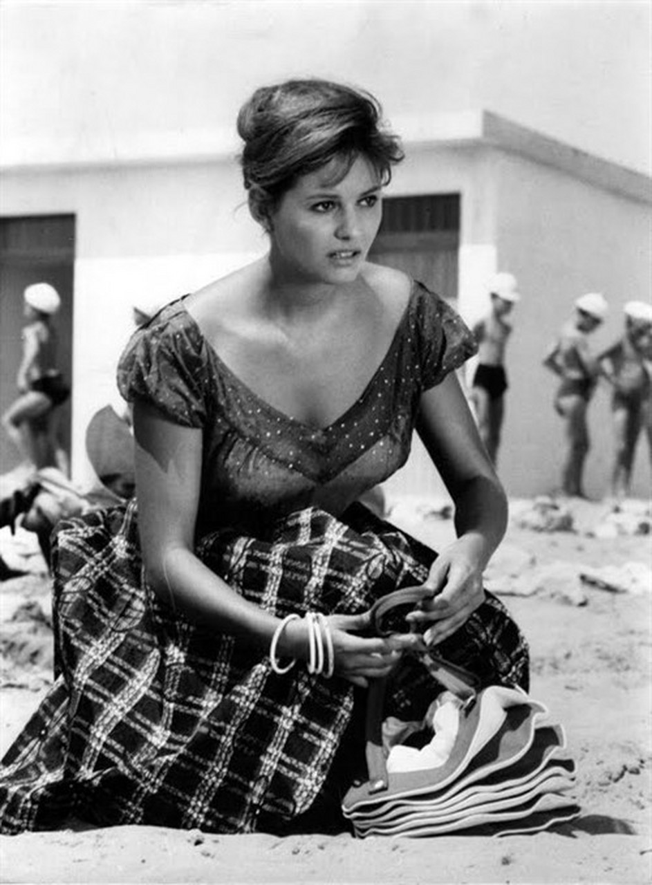 意大利女演员克劳迪娅·卡汀娜,以野性魅力著称,与索菲亚·罗兰,吉娜